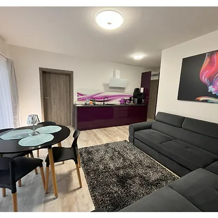 Piec Morz Z Basenem Apartment Sianozety
